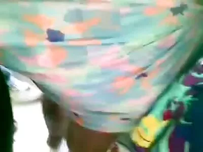 ಹೊಂಬಣ್ಣ ಹಾಸಿಗೆಯಲ್ಲಿ ಮುಳುಗಿದೆ